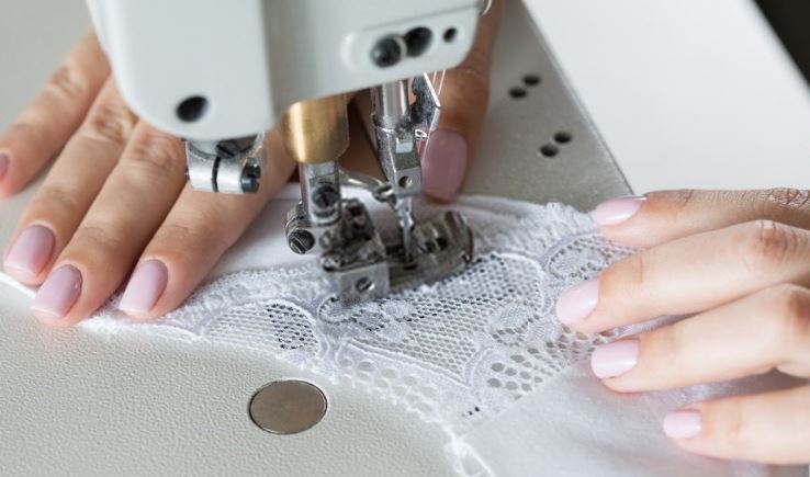 Costurando lingerie antes de Viver de Artesanato