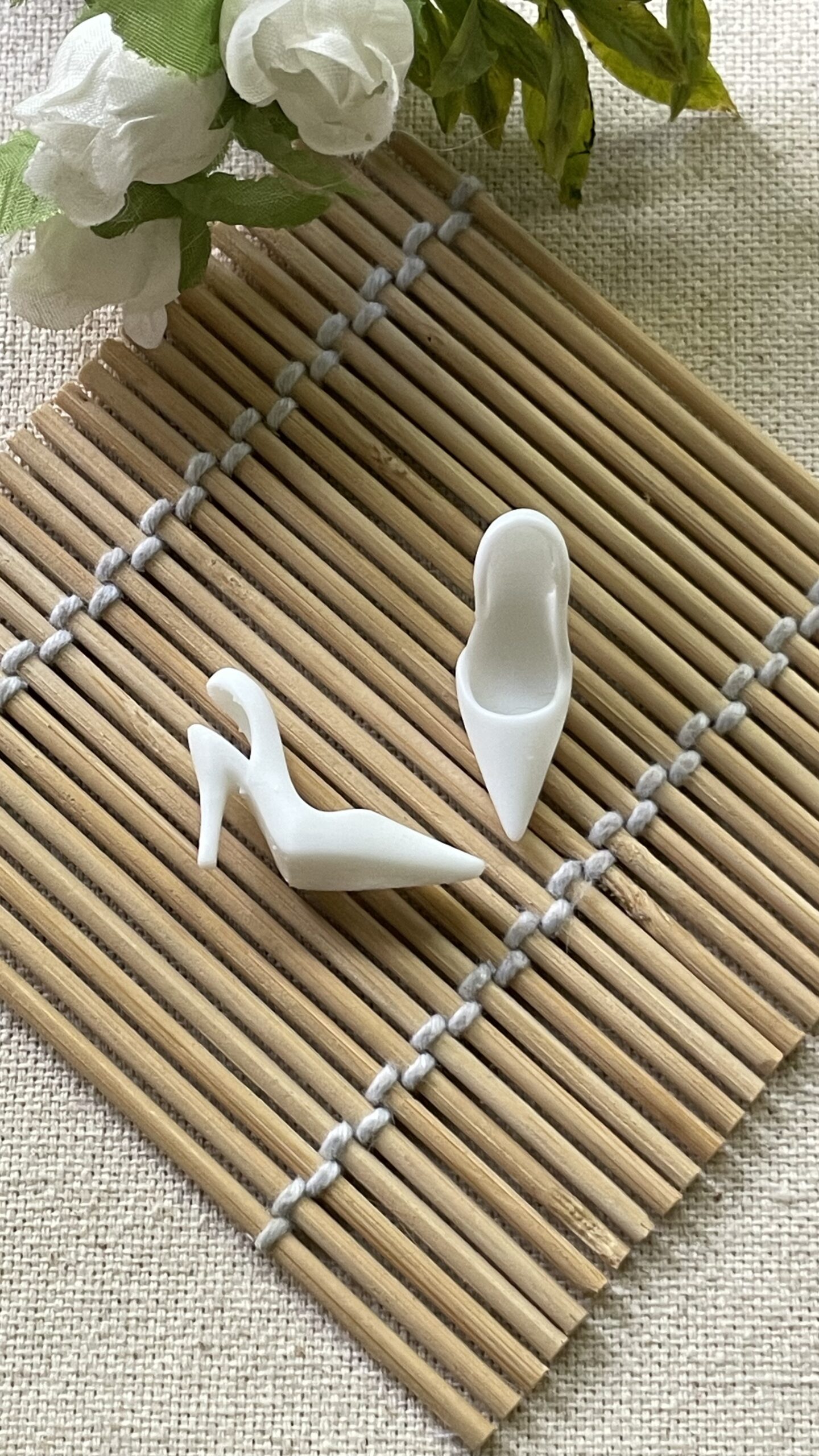 Scarpin com abertura